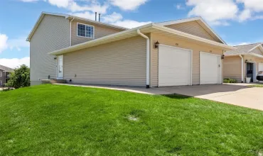 2 Bedrooms Bedrooms, ,2 BathroomsBathrooms,Residential,3733 Stoney Point Rd SW, Cedar Rapids, Iowa 52404,2503591