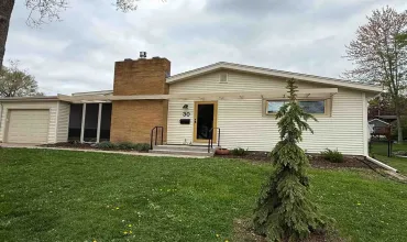3 Bedrooms Bedrooms, ,1 BathroomBathrooms,Residential,30 Montrose Ave, Iowa City, Iowa 52245,202503315