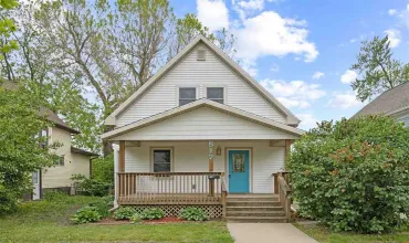 3 Bedrooms Bedrooms, ,2 BathroomsBathrooms,Residential,517 B Ave NW, Cedar Rapids, Iowa 52405,202503328