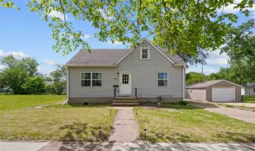 3 Bedrooms Bedrooms, ,1 BathroomBathrooms,Residential,1664 8th St NW, Cedar Rapids, Iowa 52405,202503326