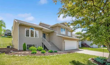 4 Bedrooms Bedrooms, ,3 BathroomsBathrooms,Residential,1719 Parkway Dr, Coralville, Iowa 52241,202503338