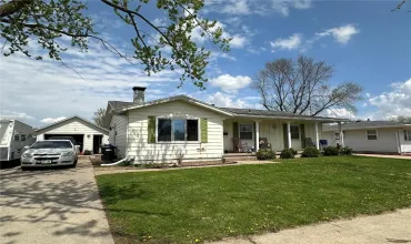 4 Bedrooms Bedrooms, 10 Rooms Rooms,1 BathroomBathrooms,Residential,1600 Highview, Marion, Iowa 52302,2502983