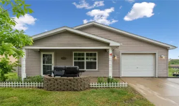 4 Bedrooms Bedrooms, 6 Rooms Rooms,1 BathroomBathrooms,Residential,912 North St, Williamsburg, Iowa 52361,2503736