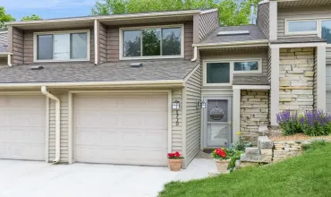 2 Bedrooms Bedrooms, ,2 BathroomsBathrooms,Residential,1730 LYNNCREST DR, Coralville, Iowa 52241,202503377