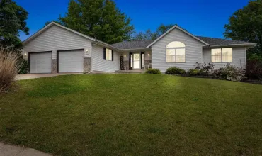 4 Bedrooms Bedrooms, ,3 BathroomsBathrooms,Residential,706 Terrace Dr, Center Point, Iowa 52213,202503395