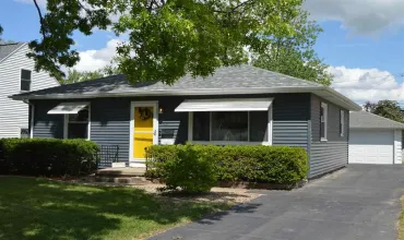 2 Bedrooms Bedrooms, ,1 BathroomBathrooms,Residential,2117 Hamilton St SW, Cedar Rapids, Iowa 52404,202503400