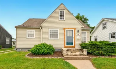 3 Bedrooms Bedrooms, 4 Rooms Rooms,1 BathroomBathrooms,Residential,2723 B, Cedar Rapids, Iowa 52402,2503497