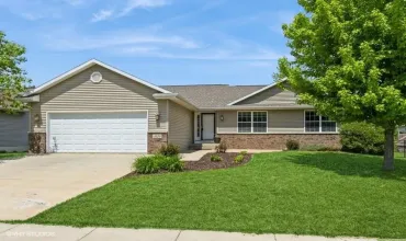 5 Bedrooms Bedrooms, ,3 BathroomsBathrooms,Residential,1620 Deerfield Dr W, North Liberty, Iowa 52317,202503410