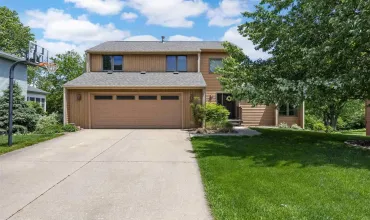 4 Bedrooms Bedrooms, ,3 BathroomsBathrooms,Residential,1467 High Country Rd, Coralville, Iowa 52241,202503421