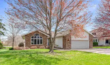 4 Bedrooms Bedrooms, ,3 BathroomsBathrooms,Residential,680 Andrews Ct, North Liberty, Iowa 52317,202503435