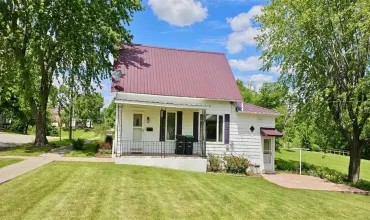3 Bedrooms Bedrooms, ,1 BathroomBathrooms,Residential,434 5th St, Ainsworth, Iowa 52201,202503460