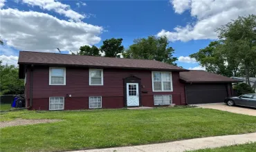 4 Bedrooms Bedrooms, ,1 BathroomBathrooms,Residential,4625 White Pine, Cedar Rapids, Iowa 52402,2503817