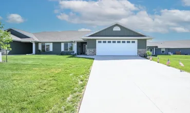 2 Bedrooms Bedrooms, ,2 BathroomsBathrooms,Residential,3902 Bluebird, Cedar Rapids, Iowa 52404,2503828