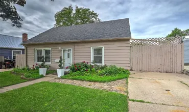 4 Bedrooms Bedrooms, ,1 BathroomBathrooms,Residential,361 30th, Cedar Rapids, Iowa 52403,2503842