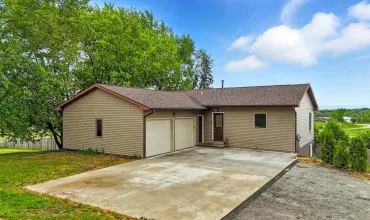 4 Bedrooms Bedrooms, ,3 BathroomsBathrooms,Residential,1895 Hwy 38, Muscatine, Iowa 52761,202503484