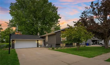 6 Bedrooms Bedrooms, ,3 BathroomsBathrooms,Residential,6927 Brentwood, Cedar Rapids, Iowa 52402,2503869