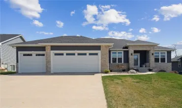 5 Bedrooms Bedrooms, ,3 BathroomsBathrooms,Residential,2925 Diamondback, Hiawatha, Iowa 52233,2503879