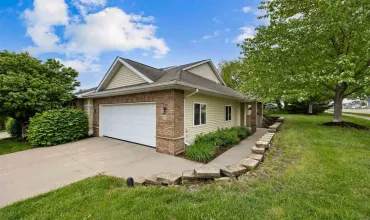 2 Bedrooms Bedrooms, ,2 BathroomsBathrooms,Residential,93 Brentwood Dr, Iowa City, Iowa 52245,202503477