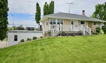 4 Bedrooms Bedrooms, ,2 BathroomsBathrooms,Residential,2549 S Ave, Williamsburg, Iowa 52361,202503497