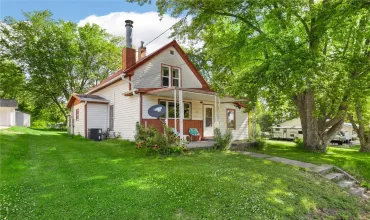 3 Bedrooms Bedrooms, 6 Rooms Rooms,1 BathroomBathrooms,Residential,311 Saint Marys Street, Riverside, Iowa 52327,2503888