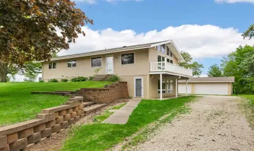 3 Bedrooms Bedrooms, ,2 BathroomsBathrooms,Residential,340 Country Club Drive SE, Mt Vernon, Iowa 52314,202503535