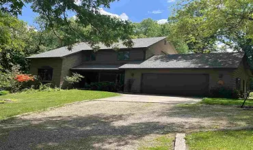 4 Bedrooms Bedrooms, ,3 BathroomsBathrooms,Residential,3824 County Down Lane NE, North Liberty, Iowa 52317,202503538