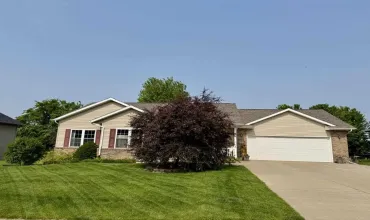 3 Bedrooms Bedrooms, ,2 BathroomsBathrooms,Residential,701 Redbird Run, Tiffin, Iowa 52340,202503561