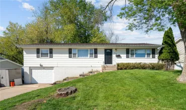 3 Bedrooms Bedrooms, 6 Rooms Rooms,1 BathroomBathrooms,Residential,1000 Parkview, Marion, Iowa 52302,2503926