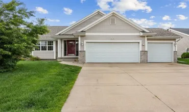 5 Bedrooms Bedrooms, ,3 BathroomsBathrooms,Residential,5100 Windy Meadow, Cedar Rapids, Iowa 52411,2504090