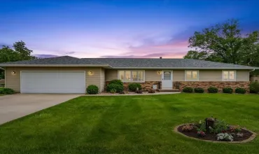 5 Bedrooms Bedrooms, ,2 BathroomsBathrooms,Residential,989 Arica, Marion, Iowa 52302,2504092