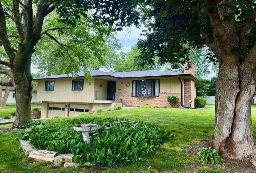 3 Bedrooms Bedrooms, ,2 BathroomsBathrooms,Residential,806 13th St, Wellman, Iowa 52356,202503737