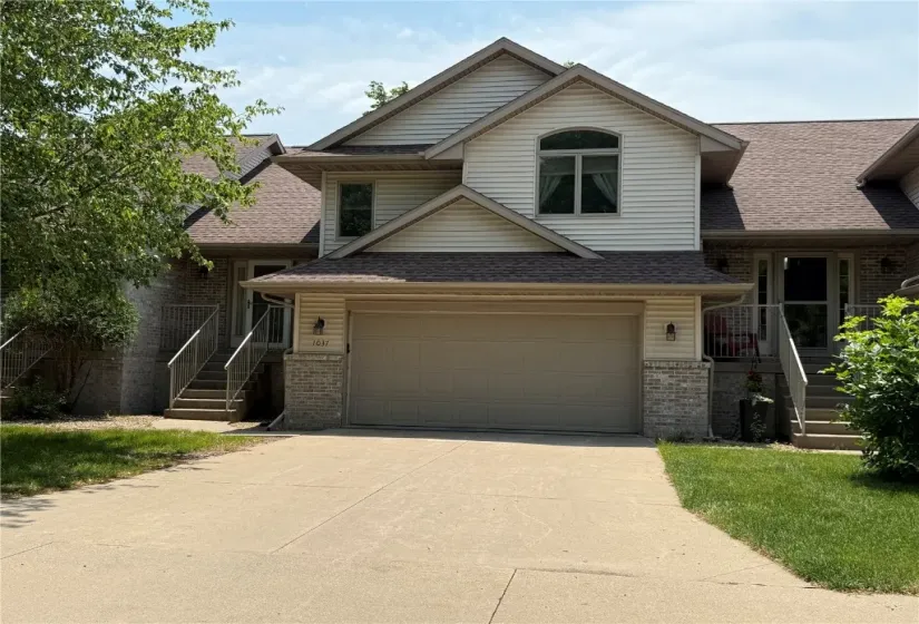 1037 Doubletree Ct NE