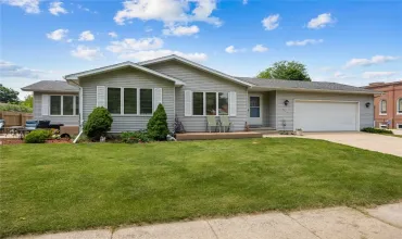 2 Bedrooms Bedrooms, 7 Rooms Rooms,2 BathroomsBathrooms,Residential,613 1st Ave, Vinton, Iowa 52349,2504256