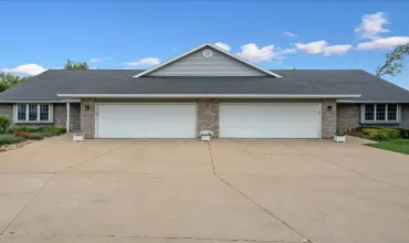 4 Bedrooms Bedrooms, ,3 BathroomsBathrooms,Residential,501 Washington Ct SW, B, Mt Vernon, Iowa 52314,2504268