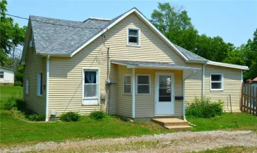 3 Bedrooms Bedrooms, 6 Rooms Rooms,1 BathroomBathrooms,Residential,212 G, Vinton, Iowa 52349,2504271
