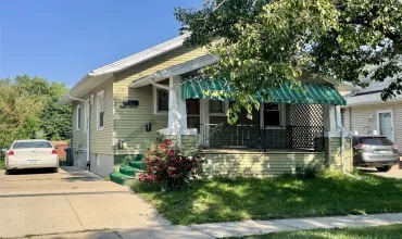 2 Bedrooms Bedrooms, ,1 BathroomBathrooms,Residential,820 10th, Cedar Rapids, Iowa 52405,2504309
