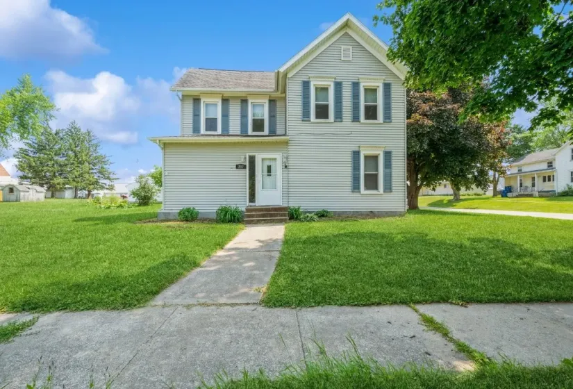 Vinyl siding & nice corner lot!!