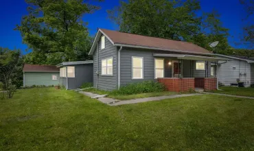 2 Bedrooms Bedrooms, ,1 BathroomBathrooms,Residential,621 Reno St, Iowa City, Iowa 52245,202503840