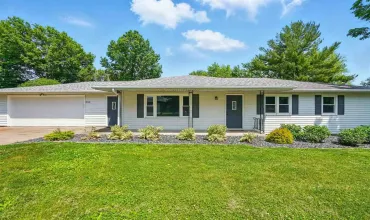 4 Bedrooms Bedrooms, ,2 BathroomsBathrooms,Residential,906 7th St, Kalona, Iowa 52247,202503898