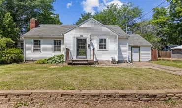 3 Bedrooms Bedrooms, 8 Rooms Rooms,1 BathroomBathrooms,Residential,911 Van Buren, Iowa City, Iowa 52240,2504398