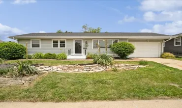 3 Bedrooms Bedrooms, 6 Rooms Rooms,1 BathroomBathrooms,Residential,8 25th, Cedar Rapids, Iowa 52404,2504430