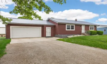 4 Bedrooms Bedrooms, ,2 BathroomsBathrooms,Residential,203 B, Newhall, Iowa 52315,2504481