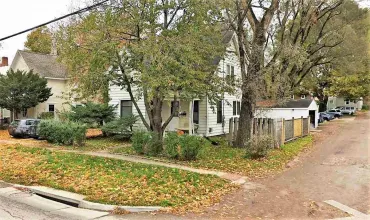 3 Bedrooms Bedrooms, ,1 BathroomBathrooms,Residential,320 Dodge St, Iowa City, Iowa 52240,202504007