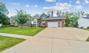 3 Bedrooms Bedrooms, 3 Rooms Rooms,3 BathroomsBathrooms,Residential,2385 Wolf Creek, Hiawatha, Iowa 52233,2504524