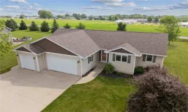 5 Bedrooms Bedrooms, ,3 BathroomsBathrooms,Residential,406 S, Vinton, Iowa 52349,2504539