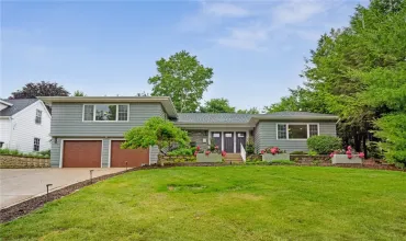 4 Bedrooms Bedrooms, ,3 BathroomsBathrooms,Residential,2260 Country Club, Cedar Rapids, Iowa 52403,2504563