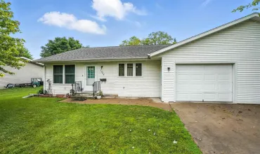 2 Bedrooms Bedrooms, ,1 BathroomBathrooms,Residential,1606 3rd Ave, Washington, Iowa 52353,202504084