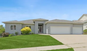 5 Bedrooms Bedrooms, ,3 BathroomsBathrooms,Residential,931 Tamarack Trl, Iowa City, Iowa 52245,202504109