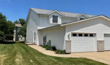 2 Bedrooms Bedrooms, ,1 BathroomBathrooms,Residential,640 Magnolia, 1, Marion, Iowa 52302,2504284