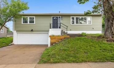 3 Bedrooms Bedrooms, ,2 BathroomsBathrooms,Residential,1642 19th, Cedar Rapids, Iowa 52405,2504642